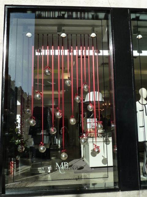 Then I saw Malene Birger's great baubles suspended on red ribbons for Xmas