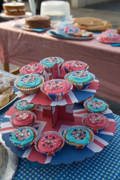 Jolly royal couple cupcakes in the cake competition, Royal Wedding street parties